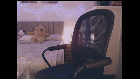 julialiones online show from August 16, 6:56 pm