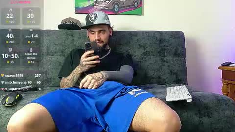 Julian independent model online show from August 1, 4:51 am
