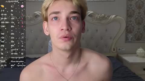 julian_win online show from May 13, 10:42 pm