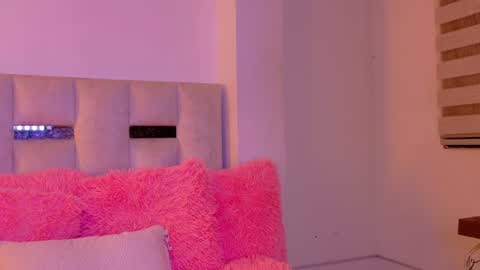 Juliana online show from July 7, 11:41 pm