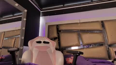 juliana_js_ online show from August 11, 7:49 pm