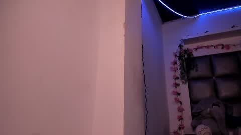 juliana_js_ online show from August 13, 4:15 am
