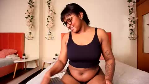 julianne_19 online show from August 14, 9:51 pm