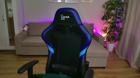 Julia online show from August 3, 2:24 pm