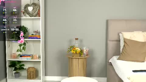 Julie online show from August 9, 10:49 am