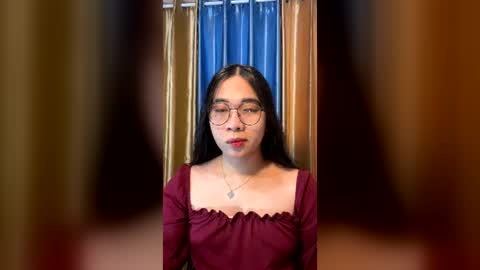 juliasterling online show from July 14, 10:07 am