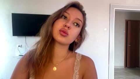 Julia online show from August 15, 5:11 am