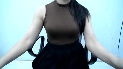 julie9x online show from August 7, 12:32 am