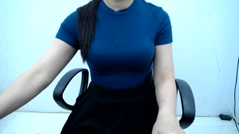 julie9x online show from August 7, 11:16 pm