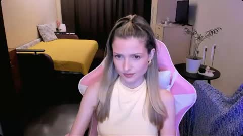 Julie online show from August 14, 3:26 pm