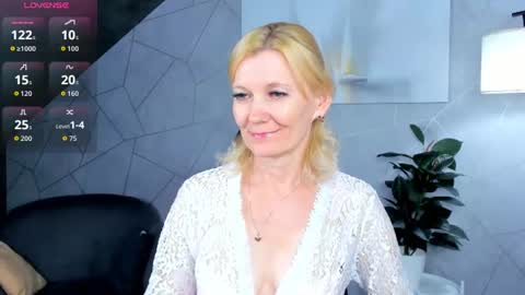 Julie Lucasss online show from August 6, 12:31 am