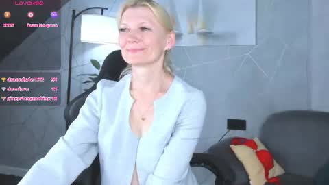 Julie Lucasss online show from August 11, 2:35 am
