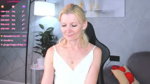 Julie Lucasss online show from August 11, 4:47 am