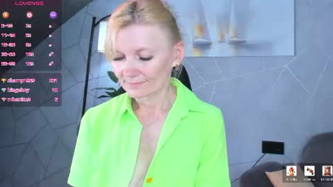 Julie Lucasss online show from August 12, 11:23 am
