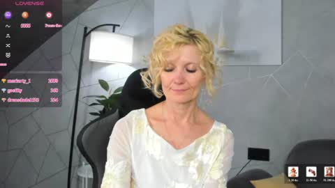 Julie Lucasss online show from August 15, 2:59 am