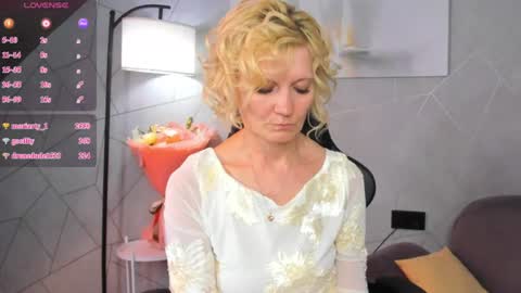 Julie Lucasss online show from August 15, 5:11 am