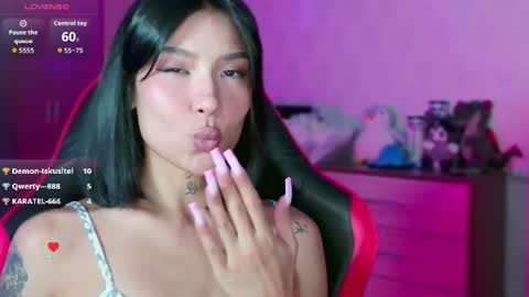 julie_turner_ online show from July 27, 3:28 pm