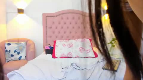 Julieehabubu online show from August 14, 9:46 am