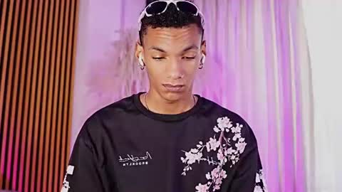 Julien online show from August 3, 12:23 pm