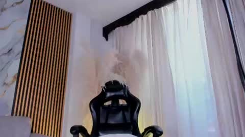 Julien online show from August 4, 4:37 pm