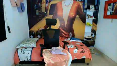 juliet noir online show from August 31, 5:58 pm