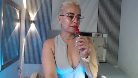 Julierta online show from August 11, 7:38 pm