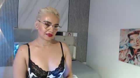 Julierta online show from August 11, 9:50 pm