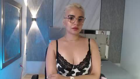 Julierta online show from August 12, 3:42 am