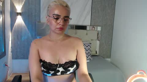 Julierta online show from August 12, 4:48 am
