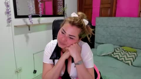 julieta_star69 online show from August 6, 11:37 pm