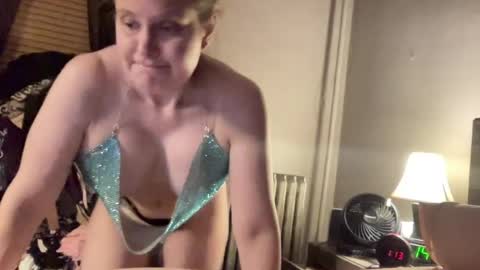 juliettelatte81200 online show from July 26, 5:12 am