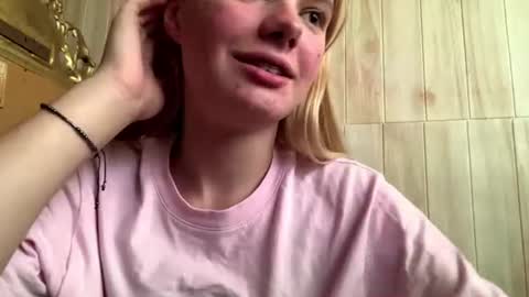 Malin online show from August 11, 3:14 pm