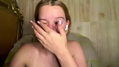 Malin online show from August 11, 6:32 pm