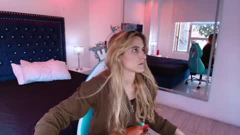 Julieta  online show from August 7, 8:20 pm