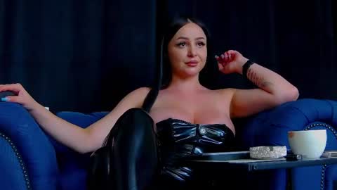 Jullie online show from July 22, 2:41 pm