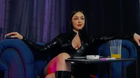 Jullie online show from August 15, 3:38 pm
