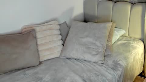 july_correa online show from July 28, 1:44 am