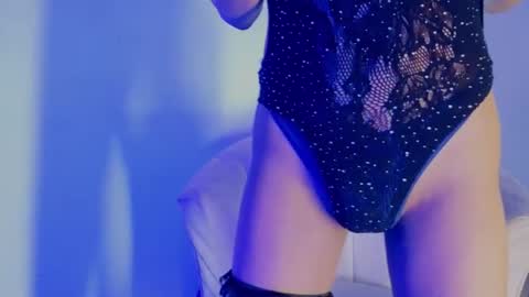 july_quinzel online show from August 10, 8:10 pm