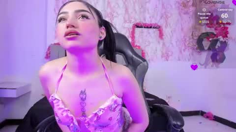 june__moon online show from August 6, 4:00 am