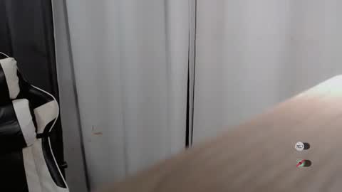 juny_lanyy online show from August 27, 8:39 pm