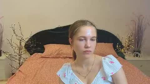 just_l0ve_me online show from August 5, 9:18 am