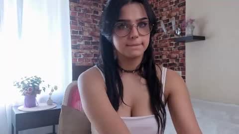 Holly online show from August 9, 9:43 am