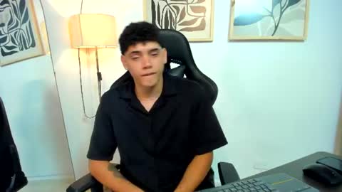 justin_payn14 online show from August 27, 3:31 pm