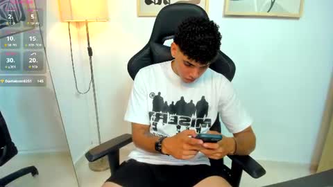 justin_payn14 online show from August 28, 12:14 pm