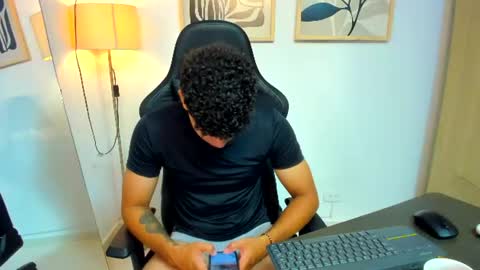 justin_payn14 online show from September 9, 12:13 pm
