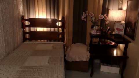justine_hunk online show from June 7, 6:29 am