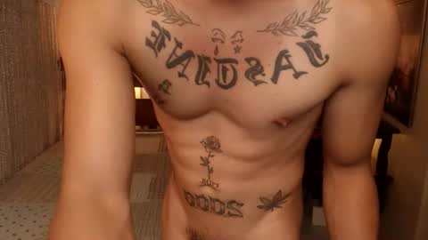 justine_hunk online show from June 12, 3:08 pm