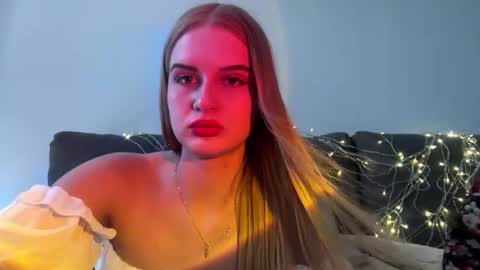 Lina online show from August 5, 1:53 pm