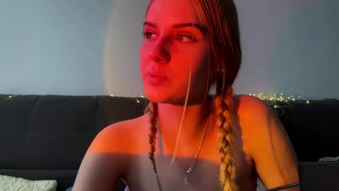 Lina online show from August 11, 1:35 pm