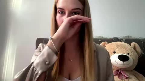 Lina online show from August 13, 9:34 am